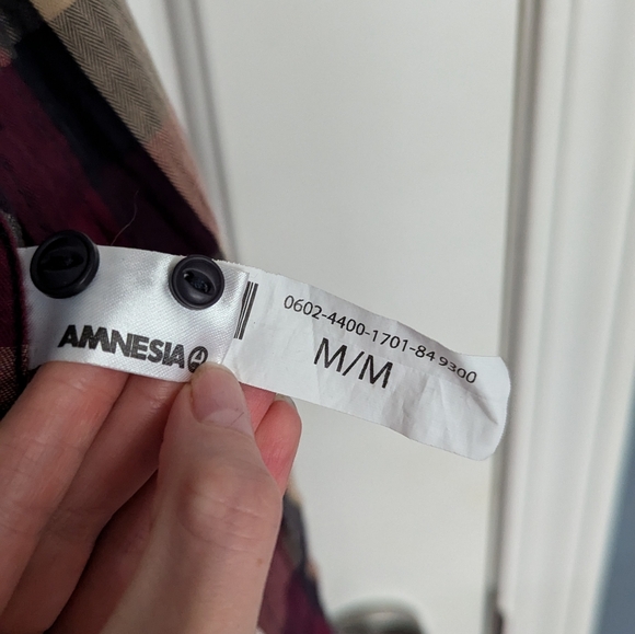 Amnesia Short Sleeve Plaid Button Up Men's Small - Picture 4 of 4